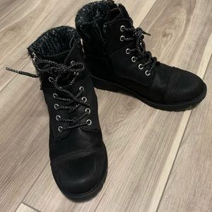 Steve Madden, black girls booties. Size 2. Excellent used condition.